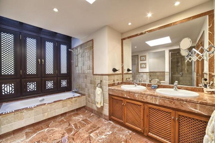 Piso en venta en Benahavís photo 0