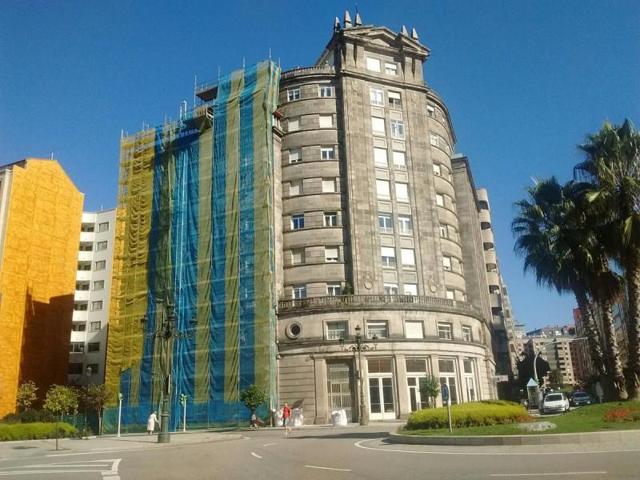 Local comercial en venta en Vigo photo 0