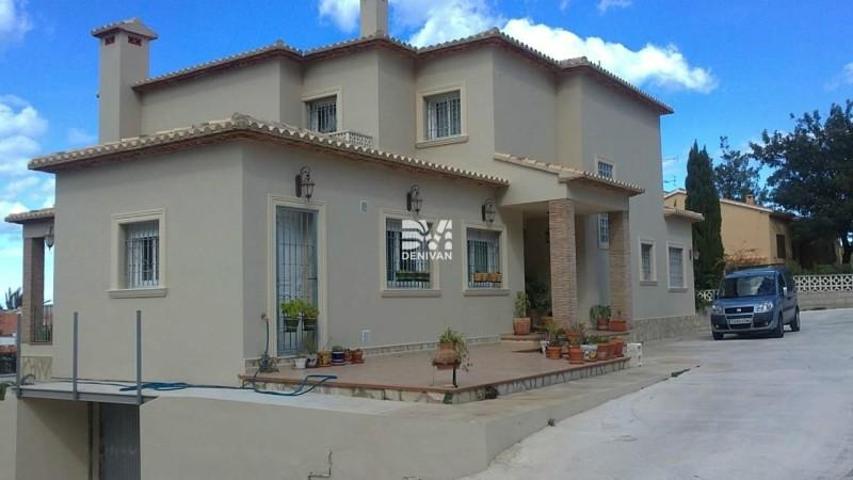 Chalet en venta en Denia photo 0