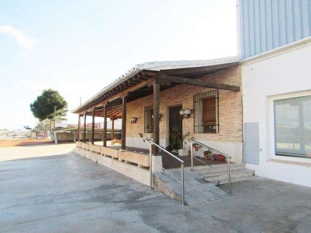 Chalet en venta en Valdepeñas, Autovia A-4 photo 0