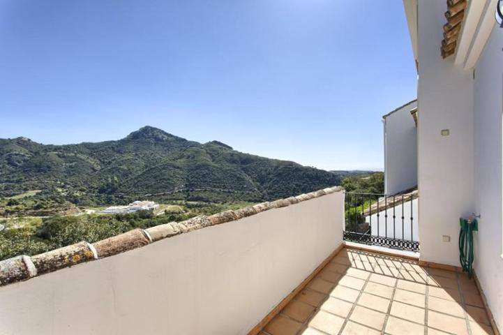 Chalet en venta en Benahavís photo 0