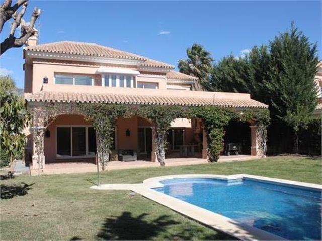 Chalet en venta en Marbella photo 0