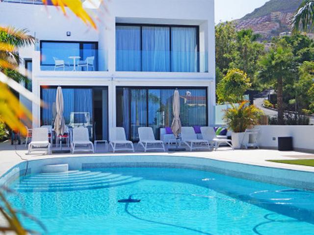 Chalet en venta en Adeje, Avenida Madronal, 38660 photo 0