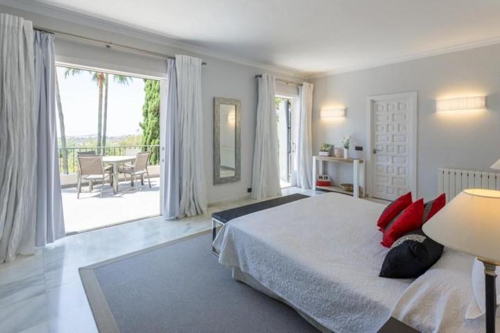 Chalet en venta en Benahavís photo 0