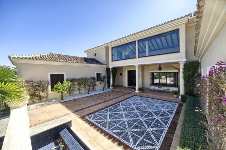 Chalet en venta en Benahavís photo 0