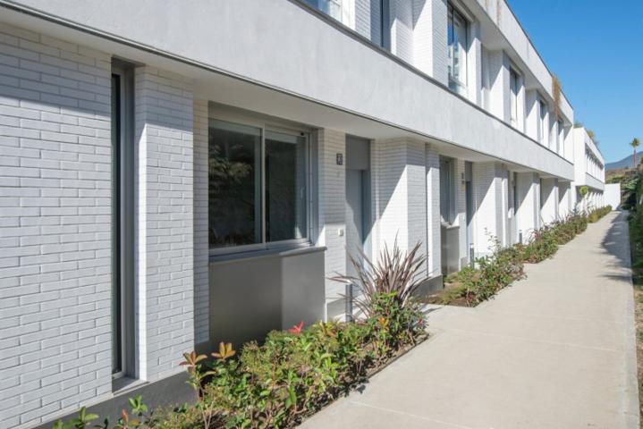 Adosada en venta en Estepona, Cancelada photo 0