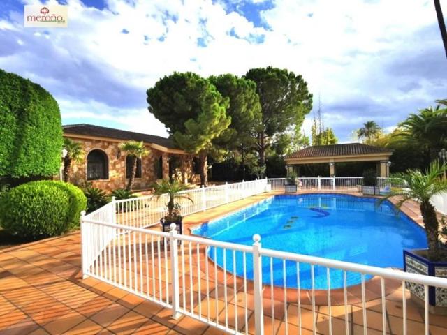 Chalet en venta en Elche, Alzabares photo 0