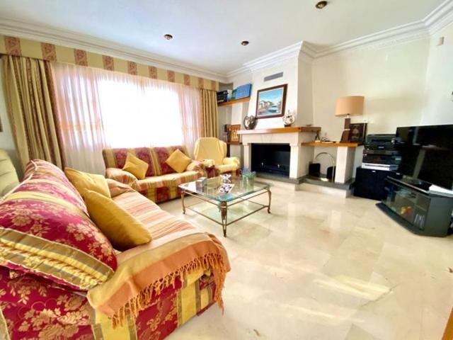 Adosada en venta en Elda, Elda photo 0