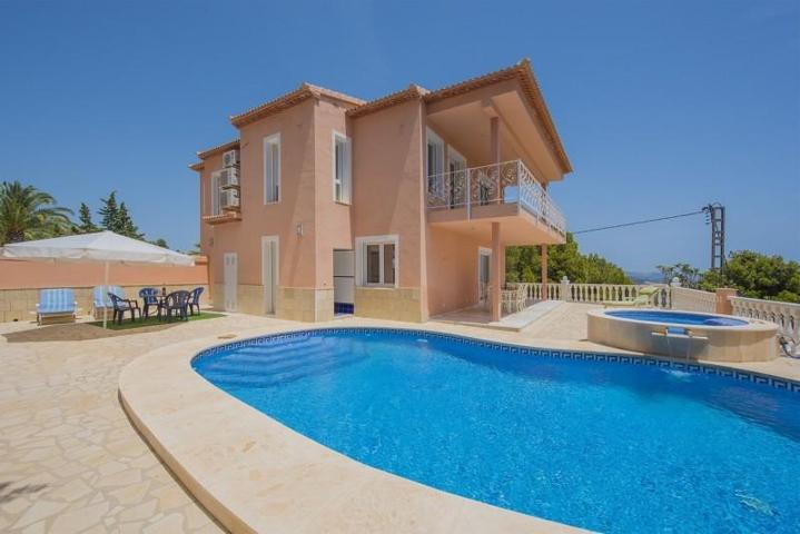 Chalet en venta en Calpe, Urbanizaciones photo 0