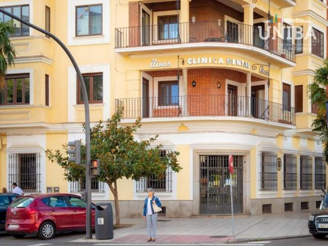 Local comercial en venta en Badajoz, Sta. Marina photo 0