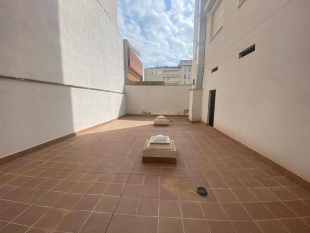 Local comercial en venta en Badajoz, Sta. Marina photo 0