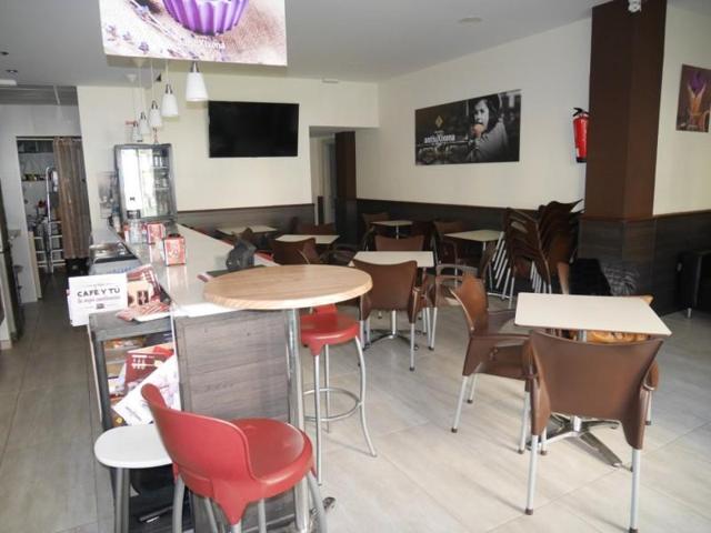 Local comercial en alquiler en Elda, Padre manjón photo 0