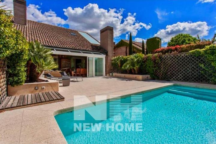 Chalet en venta en Pozuelo de Alarcón, Paseo Club Deportivo, 28223 photo 0