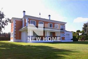 Chalet en venta en Boadilla del Monte, Avenida de las Lomas, 28669 photo 0