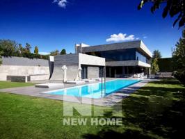 Chalet en venta en Madrid, Calle de Altair, 28023 photo 0