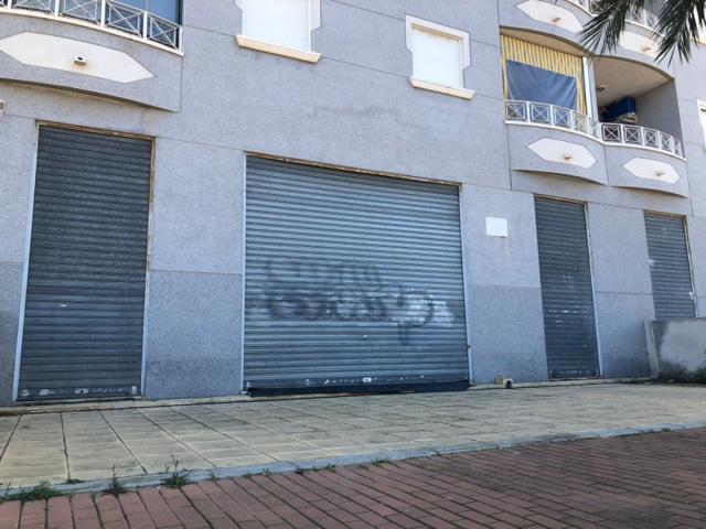 Local comercial en venta en Guardamar del Segura, Avenida del puerto photo 0