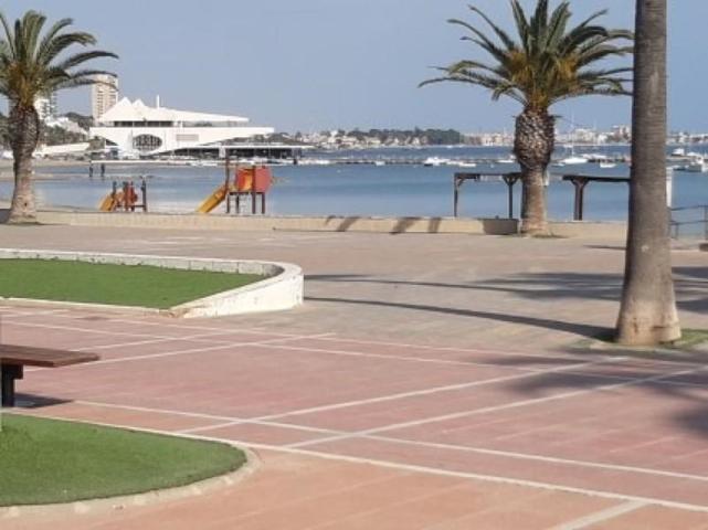 Edificio en venta en Santiago de la Ribera, A 20 metros del mar photo 0