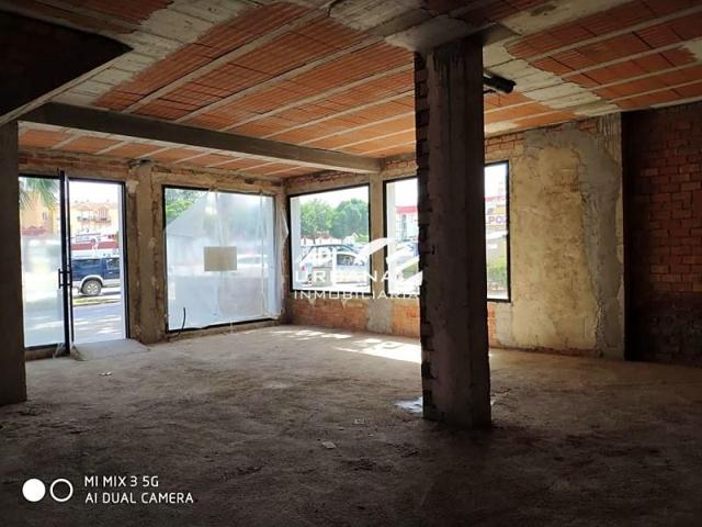Local comercial en venta en Lucena photo 0
