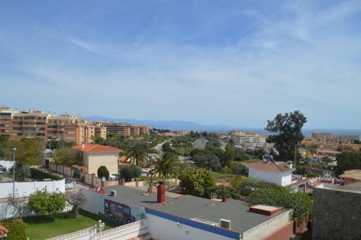 Chalet en venta en Benalmádena, Arroyo De La Miel photo 0