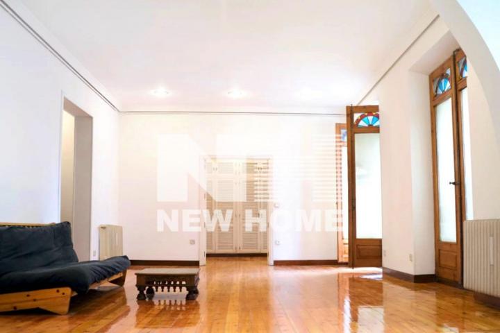 Piso en venta en Madrid, Calle de Cervantes, 28014 photo 0