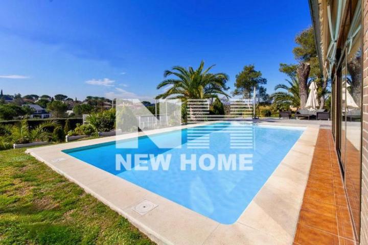 Chalet en venta en Boadilla del Monte, Calle Valle del Roncal, 28669 photo 0