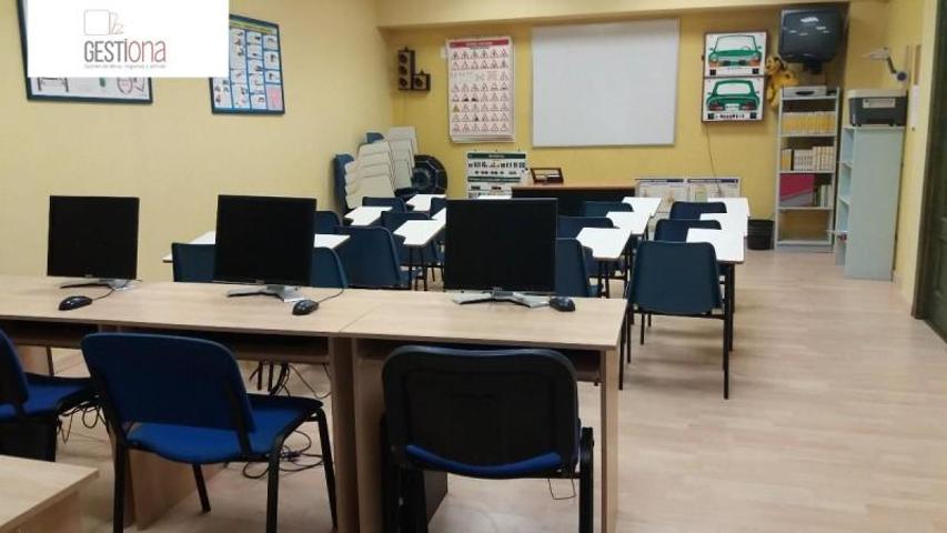 Local comercial en venta en Noja, Noja photo 0