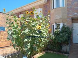 Adosada en venta en Carrascal de Barregas, Polig. peÑasolana photo 0