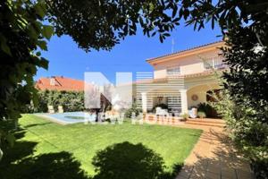 Chalet en venta en Majadahonda, Calle Flor de Lis, 28221 photo 0