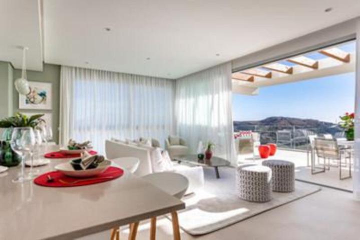 Apartamento en venta en Benahavís, Marbella Club Hills photo 0