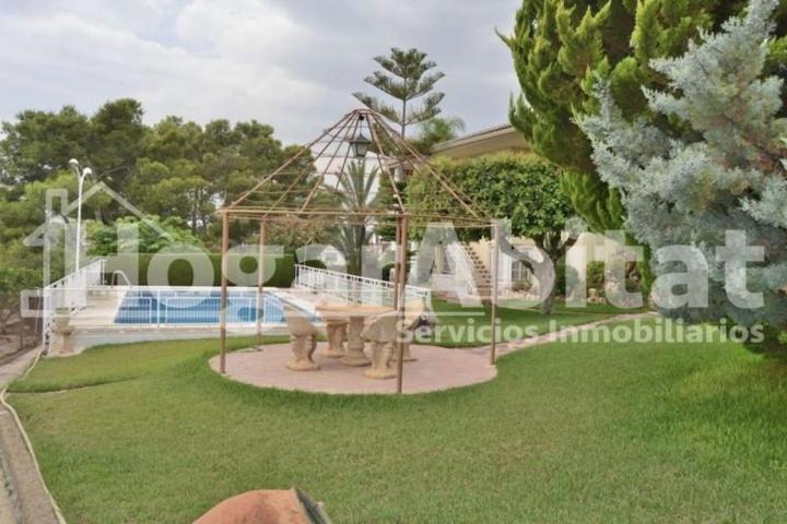 Chalet en venta en Torrent, El Vedat photo 0