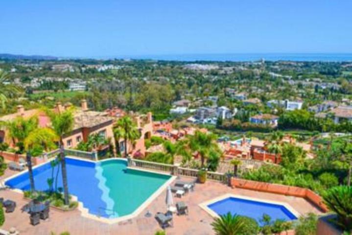 Duplex en venta en Marbella, Nueva Andalucia - Palacetes Los Belvederes photo 0