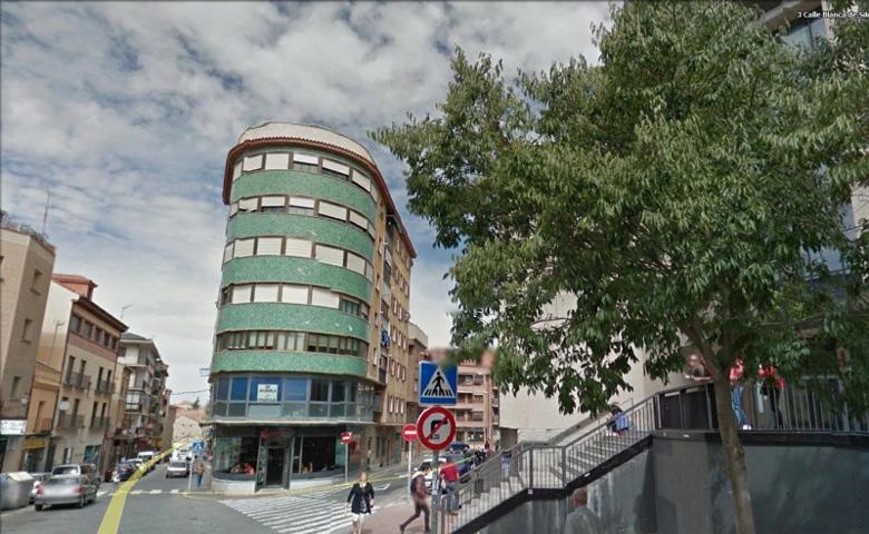 Local comercial en venta en Segovia, Universidad photo 0