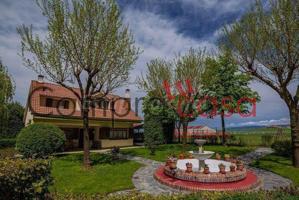 Chalet en venta en Valverde del Majano, Pueblo photo 0