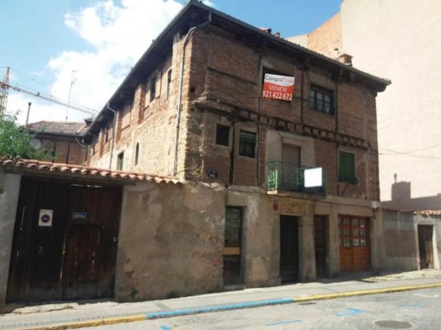 Casa con terreno en venta en Segovia, Santo tomas photo 0