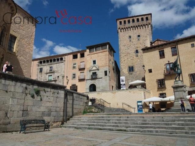 Edificio en venta en Segovia, Casco antiguo photo 0