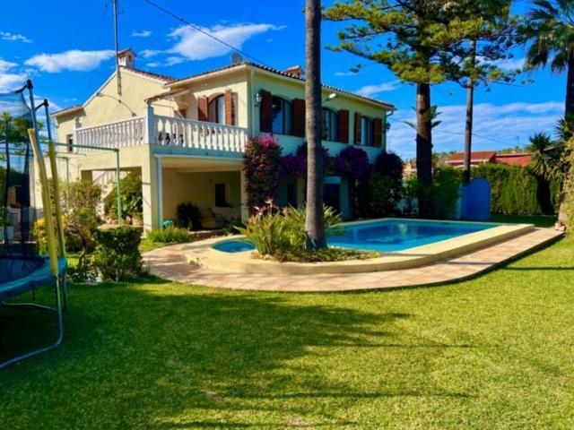 Chalet en venta en Pedreguer photo 0