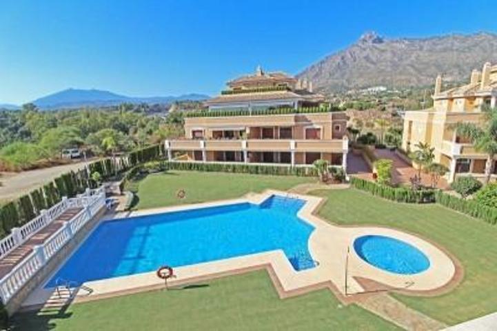 Aticos en venta en Marbella, Milla de oro photo 0