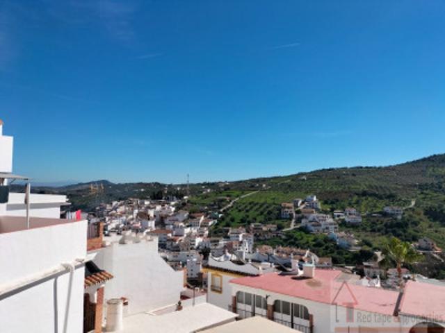 Casas de pueblo en venta en Tolox photo 0