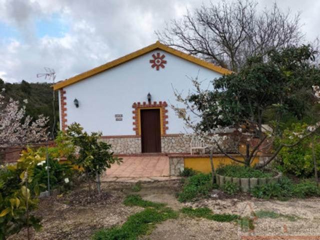 Casa con terreno en venta en Yunquera photo 0