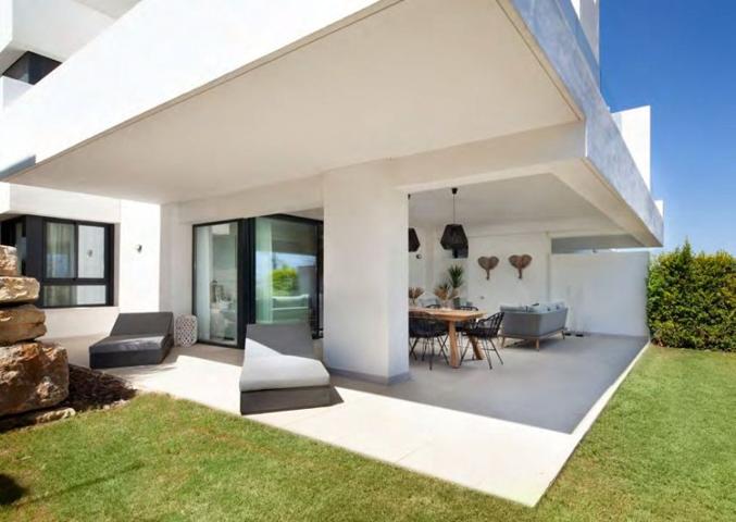 Planta baja en venta en Estepona, Estepona Golf photo 0