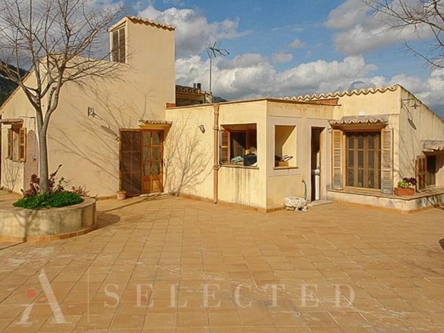 Chalet en venta en Selva photo 0