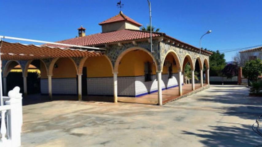 Chalet en venta en Puente Genil, Puente Genil photo 0