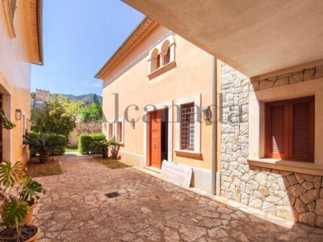 Casa en venta en Mancor de la Vall photo 0