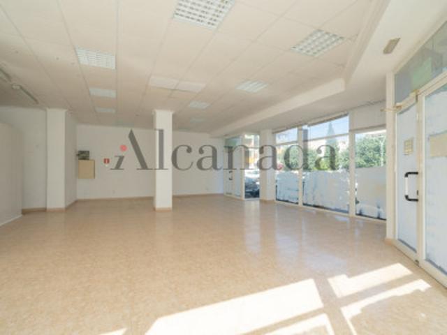 Local comercial en venta en Pollença photo 0