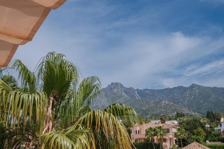 Adosada en venta en Marbella, Sierra blanca photo 0