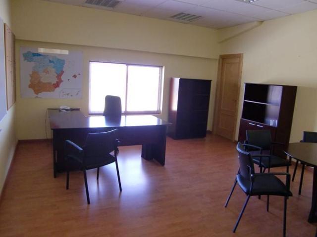 Oficina en alquiler en Almendralejo, Poligono Industrial - Cementerio photo 0