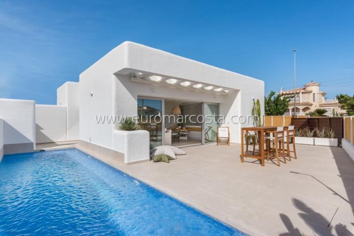 Chalet en venta en San Fulgencio, LA MARINA photo 0