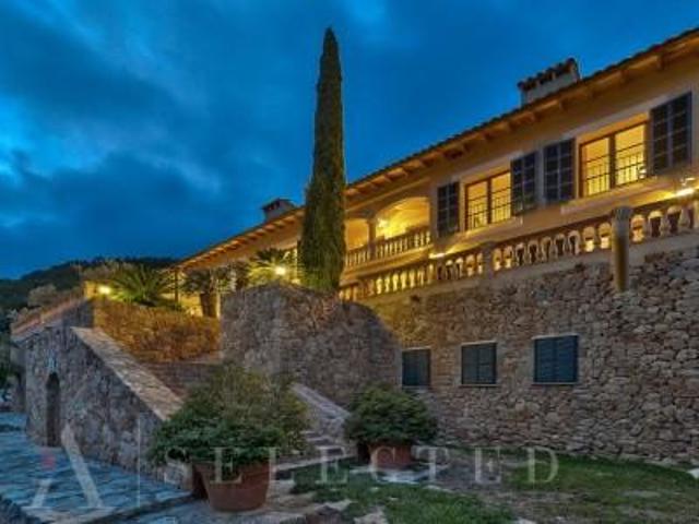 Chalet en venta en Bunyola photo 0