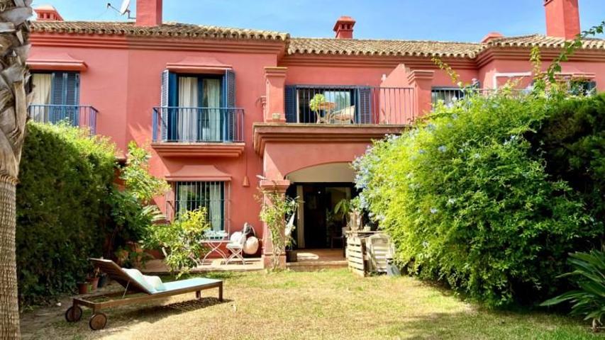 Adosada en venta en Sotogrande, Sotogrande - Costa photo 0