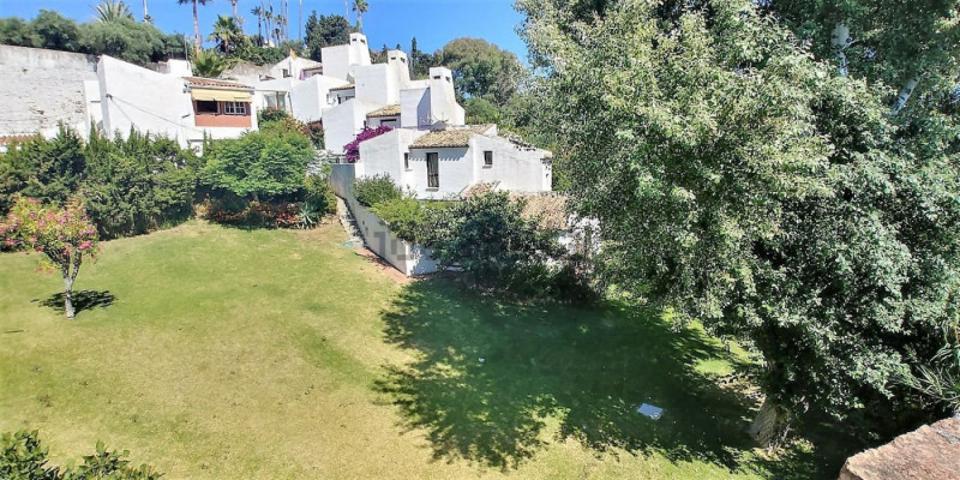 Chalet en venta en Estepona, Urb. Bahia Dorada photo 0
